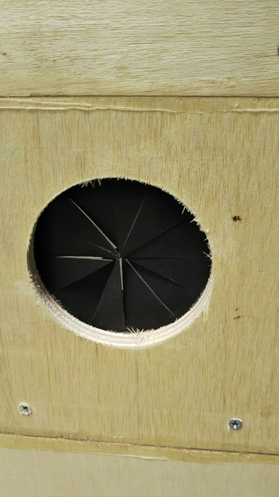 防音室のサイレンサーの吸気ダクト部画像